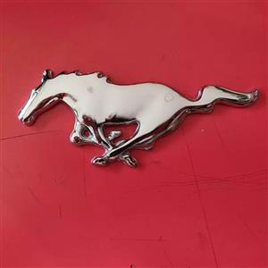 آرم جلو پنجره فورد موستانگ Mustang