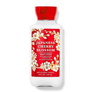 لوسیون بدن بث اند بادی ورکز مدل Japanese Cherry Blossom حجم 236 میلی لیتر