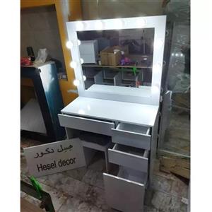 میز آرایشی 4 کشو تمام ام دی اف ابعاد 100 در 85 در  40 رنگ سفید با آیینه هالیوودی با 10 سرپیچ و لامپ  ارسال رایگان