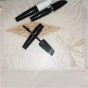 ریمل گیاهی تهیه شده ازگلاب وسرمه های باکیفت که بیشترجنبه ی تقویتی مژه هارودارد