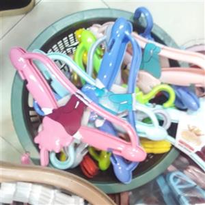 آویز لباس مدل بچه گانه F6 بسته 5 عددی