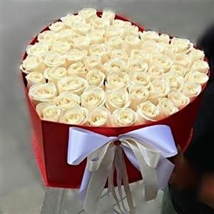 باکس گل رز سفید 6047