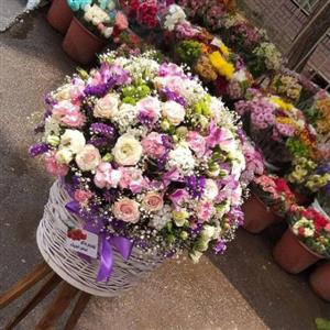 سبد و دسته گل بزرگ و لوکس برای تبریک به مناسبت ازدواج 9523