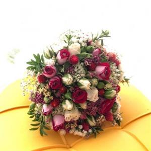 دسته گل غنچه رز قرمز  6245