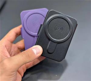 جاکارتی دارای شارژر مگ سیف و پاور بانک ۵۰۰۰ میلی امپر