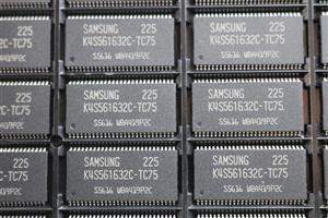 آی سی K4S561632C-TC75 