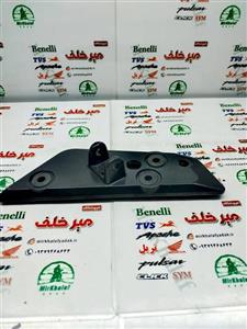 براکت جا پایه جلو سمت چپ (پدال دنده) موتور اپاچی قدیم