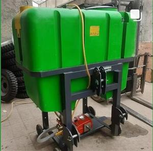 سمپاش 800 لیتری سبز پمپ 150 بار با بوم 10 متری شاسی تقویت شده برند gp