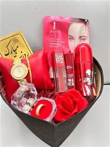 باکس هدیه زنانه یلدا ولنتاین و روز زن ارایشی ساعت نگین دار طلایی زنانه کد kad0163
