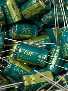 خازن الکترولیت 4.7 میکروفاراد (تمام ولتاژها)