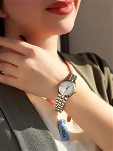 ساعت اورجینال زنانه مارک الکسا مدل 0106 موتور ژاپن ضدآب رنگ ثابت قفل پروانه ای همراه با جعبه و پاکت اصلی شرکتی کد 1921735