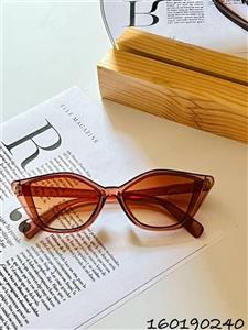 عینک زنانه برند dior دارای استاندارد UV400 فرم کائوچو همراه کاور و دستمال کد 2415218