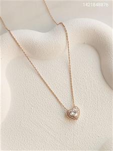 گردنبند دخترانه نگین دار طرح قلب مارک ژوپینگ رنگ ثابت ضدحساسیت آبکاری طلا همراه با زنجیر کیفیت عالی کد 1515366