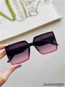 عینک زنانه برند Dior دارای استاندارد UV400 فرم کائوچو همراه کاور و دستمال کد 2415168