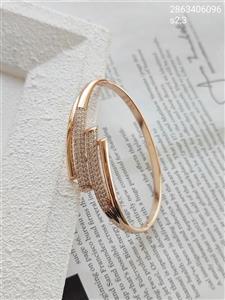 تکپوش زنانه مارک ژوپبنگ رنگ ثابت نگین دار کیفیت عالی ضد حساسیت آبکاری طلا و رنگ ثابت1216634