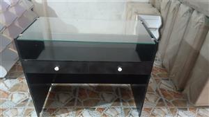 میز ویترین پیشخوان بدنه MDF کشو دار رنگ مشکی