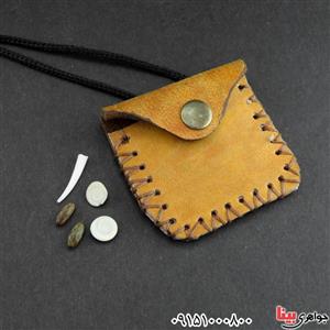 گردنبند صدف مهره مار همراه با کیف چرمی زنانه مردانه ۳۰۸۳۱