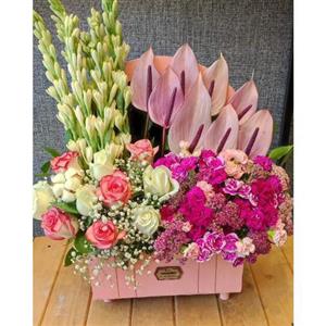 گل فروشی اطراف آرایشگاه ثامن محله درختی تهران t7189