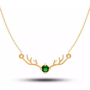 گردنبند طلا گوزن با سنگ زمرد طرح جدید  GNH0554