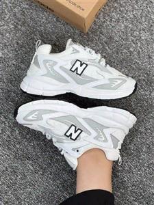 کتونی نیوبالانس 725