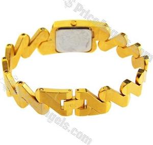 ساعت فشن زنانه طلایی Luxury  Gucci