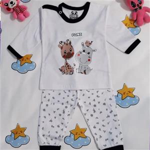 ست راحتی بلوز و شلوار نوزادی  طرح زرافه کوچولو  6 ماه تا 1 سال کد 8