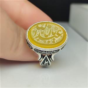 انگشتر نقره عیار 925 با سنگ عقیق زرد شرف و شمس بار کاب قلمزنی دو طرف یا فاطمه و یاعلی – کد 1091 