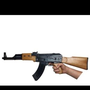 کلاش Ak 47 و هفت تیر رو کارتی