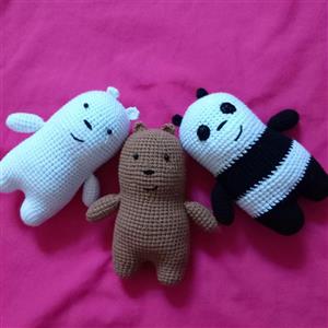 خرسهای کله فندقی قلاب بافی شده قابل تبدیل  به آویز در رنگهای سفید و قهوه ای با چشم دوخته شده و بافت محکم و عالی