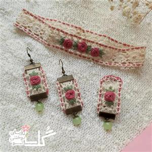 ست گلدوزی طوق پنبه ای و گوشواره و  گلسینه دستدوز  قابل شستشو با طراحی خاص گُل سا طرح نگار