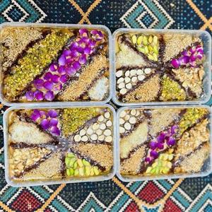 رنگینک رطبی یا خرمایی با مغز گردو و تزیین مغزیجات