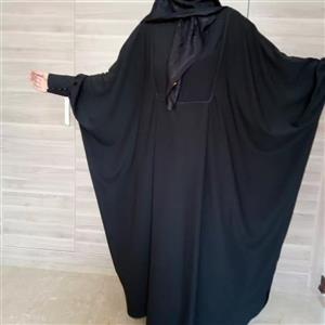 مانتو عبایی مشکی با مغزی دوزی مشکی  جلو زیپ دار  پارچه کرپ الیزه مرغوب از کلبه دیبا مناسب پیاده روی