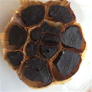 سیرسیاه پاستیلی (3 کیلویی) شیرین تخمیر شده از سیر  سفید درجه یک همدان
