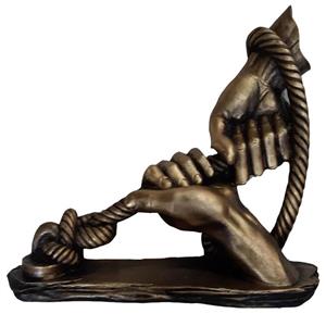 مجسمه طرح دست های زحمت کش کد 8018