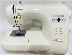 چرخ خیاطی برادر کارتنی مدل chariot 200 استوک