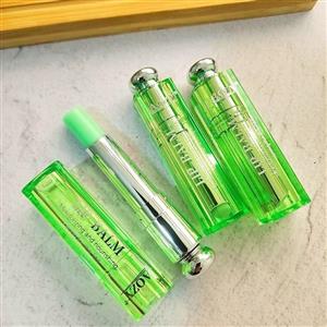 بالم لب حرارتی دیور عصاره آلوئه ورا ( روی لب صورتی خیلی کم رنگ میشه )