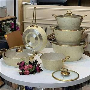 سرویس قابلمه چدن گرانیتی 11 پارچه مدل ویولا برند اویز پلاس رنگ کرم  دسته طلایی 