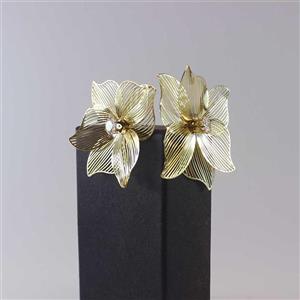 گوشواره میخی طرح گل طلایی زنانه کد 3002