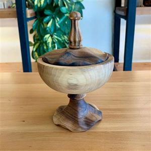 شکلات خوری دفرمه در دار 