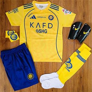 پک کامل فوتبالی النصر رونالدو رنگ زرد طرح 2026 به همراه توپ