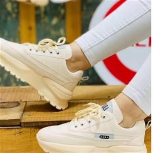 کتونی دخترانه زارا مشکی لژدار مخصوص پیاده روی و ورزش قالب استاندارد جنس رویه چرم جنس زیره پیو ارسال رایگان کفش یاسان