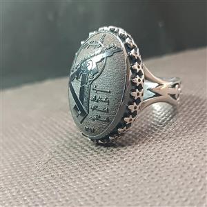 انگشتر نقره مردانه رکاب نیزه ای با حکاکی آرم سپاه پاسداران نقره جات فرازی فر 