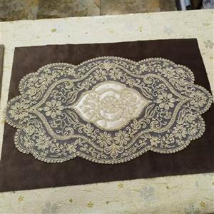 رومیزی عسلی تکی گل میز دانتل مخمل شاین دار ترک