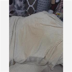 پتو متری کرکره ای ژله ای رنگ کرم (شال مبل)