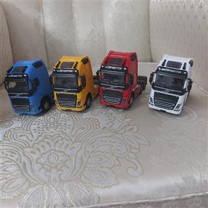 تریلی فلزی ولوو fh 500 دو محور با چرخ های قدرتی و موزیکال و چراغدار و فلزی