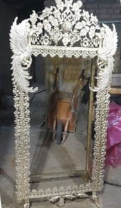 بوفه آبکاری شده آلومینیومی تاج دار با طرح طاووس مدل پایه دار