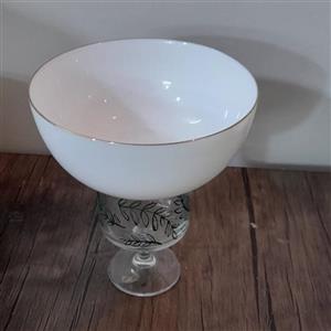 کاسه ابگوشت خوری ارکوپال سفید لب طلا برند گلدن اپال هر بسته شامل 6 عدد میباشد قالب گرد قابل استفاده در ماشین  ظرفشویی 