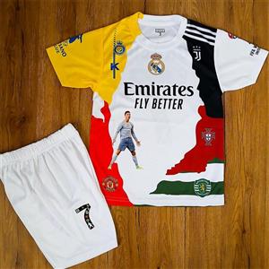 کیت منتخب رونالدو با تگ های لیزری و عکس رونالدو ست فوتبالی پسرانه و بزرگسال رونالدو 5 گانه