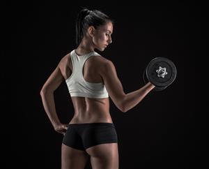 پوستر دیواری طرح بدنسازی بانوان حرکت جلو بازو دمبل