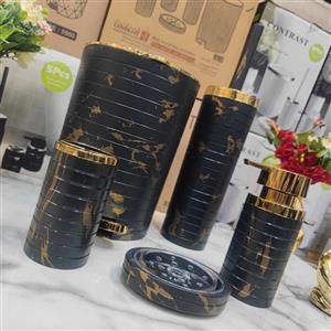 ست سرویس بهداشتی 5 پارچه طرح خط درشت برند کنتراست رنگ بسیار زیبا و پرطرفدار و جذاب و خاص ماربل مشکی طلایی(با ارسال سریع)